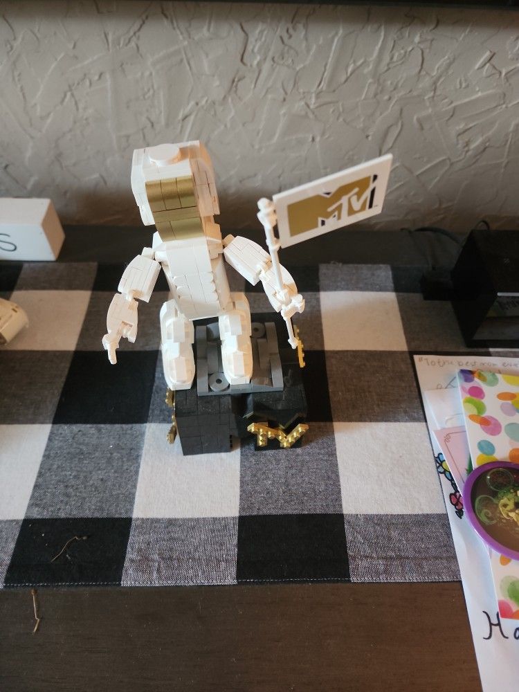MTV Iconic Moon Man Brickcraft Collectable
