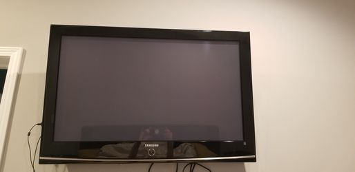 Samsung 42' TV with Chromecast