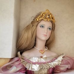 Franklin Mint Heirloom Porcelain Doll. 19 Inch. Cinderella. 