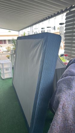 Queen box spring new