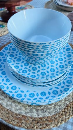 Dinnerware Set – Plates & Bowls