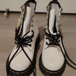 Female Dr. Marten 1460 White Leather 8-Eye Lace-up Boots