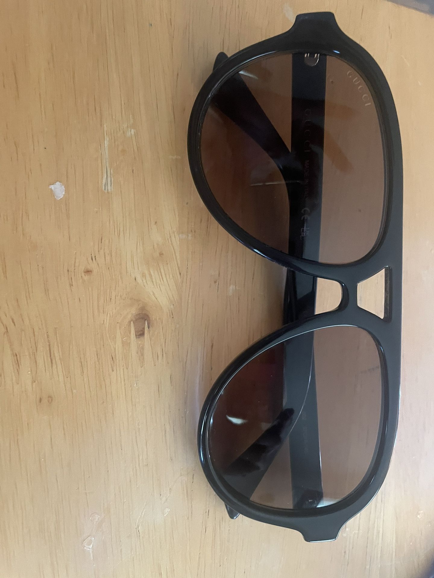 Gucci Unisex navigator Sunglasses look brand new