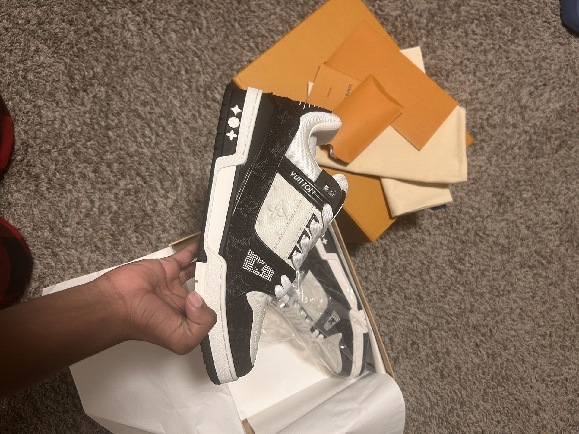 Size 10 LV TRAINERS