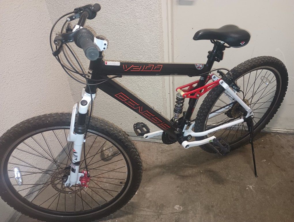 V2100 Bike Black Genesis 27 Mountain Bike Genesis V2100 Men's
