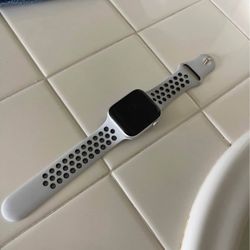 Nike Apple Watch Series 6 
