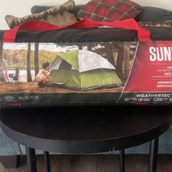 Carpa De Camping Y Canchas De Futbol