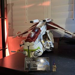 UCS Republic Gunship (With Original Minifigs) 