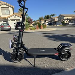 Dual-motor high-speed electric scooter