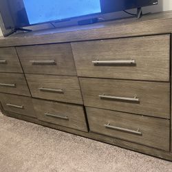SET OF DRESSERS 