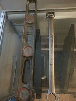 Craftsman 1 1/16 & 1 1/4 wrench + Vintage level