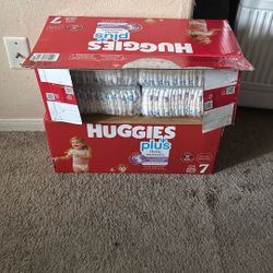 (2) HUGGIES PLUS LITTLE MOVERS SIZE 7