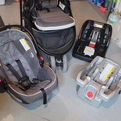 Graco Travel Stroller With Carseat And 2 Car Bases