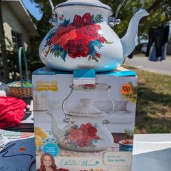 Pioneer Woman Special Holiday Edition: Cheerful Rose Tea Kettle 