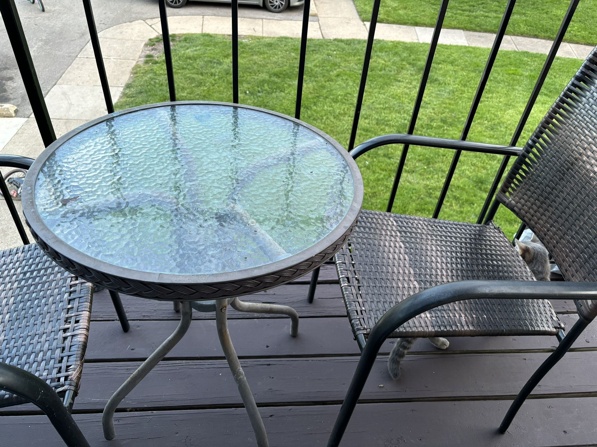 Balcony/patio Table & Chairs