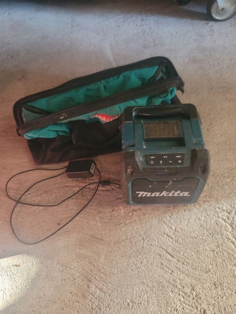 Makita battery-powered spikers with an electric charger, if you want, with Bluetooth and a Makita tool bag.