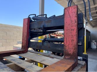 Forklift Fork positioner attachment