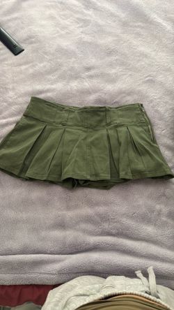 Green pleated mini skirt