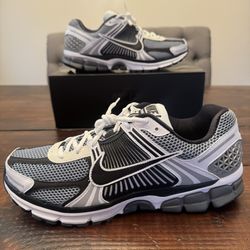 Nike Air Zoom Vomero 5 SE SP Shoes