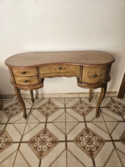 Beautiful vintage vanity with mirror
