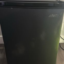 Arctlc king Mini Fridge 
