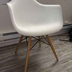 Eames Chair Replica