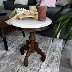 Vintage Victorian-style round marble top parlor side table