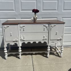 Beautiful Sideboard/Buffet/Cabinet