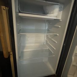 Igloo Mini Fridge/freezer 