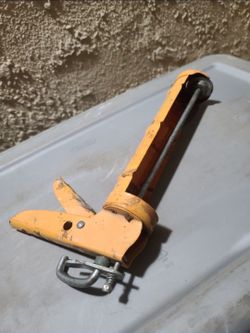 Caulking Gun  /  Pistola Para Silicon