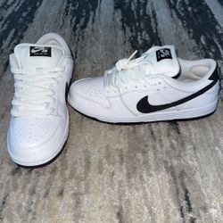 NIKE SB DUNK LOW PRO