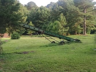 32 Ft John Deere 300 Conveyor