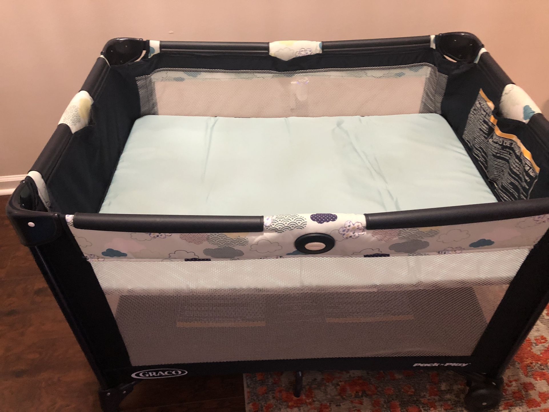 Graco Pack N Play With Insert + Sheets for Sale in Spring Hill