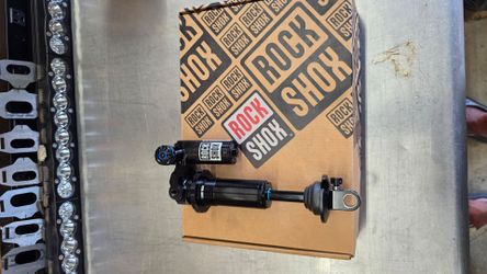 New rockshox vivid ultimate coil 230x65 trunion