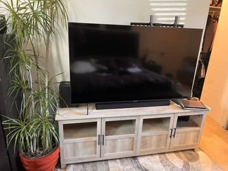 TV Stand / Entertainment Center 