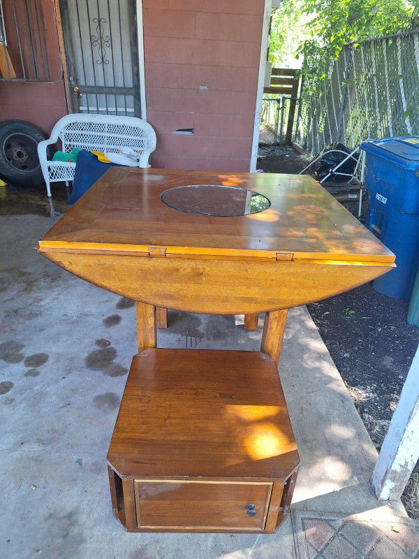 Kitchen Table With Middle Spinner