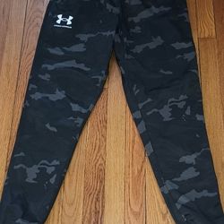 NEW Under Armour UA Sportstyle Tricot Black Camo Joggers 1376978 001 Men SM/P/CH