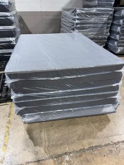 Huge sale for Mattress And Box Twin size #mattress and box 150.$ full 190$ Queen 200$ king 290$. free delivery free set up 708….289…7715… cash or Zell