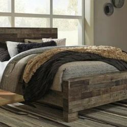 Derekson Gray Queen Panel Bed | B200

