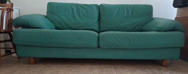 Authentic Natuzzi Italian Leather Loveseat – Teal Green
​Price: $95 (OBO)
