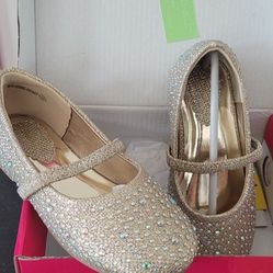 New-Girls Shoes Size 9