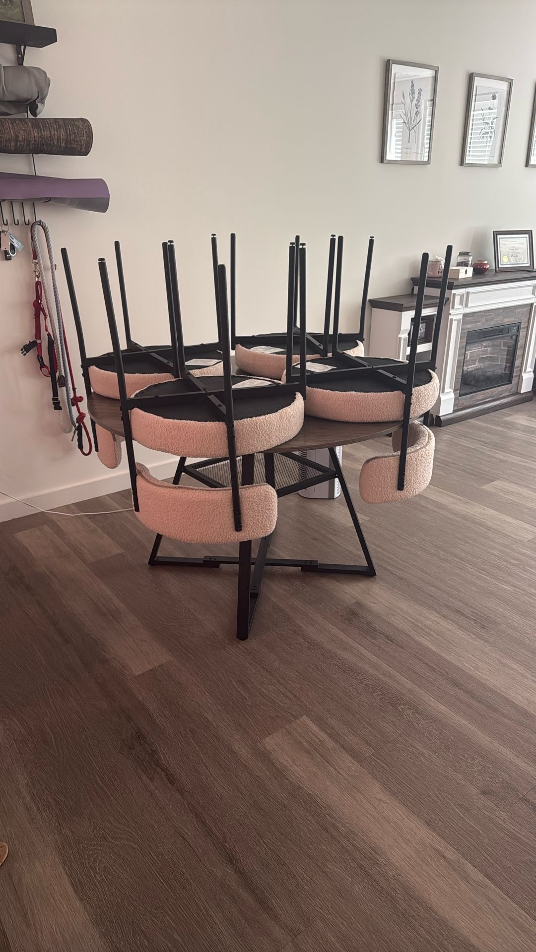 Round Table And Set Of 4 Chairs
