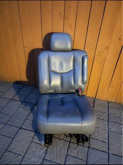 2004 GMC Yukon Denali passenger seat