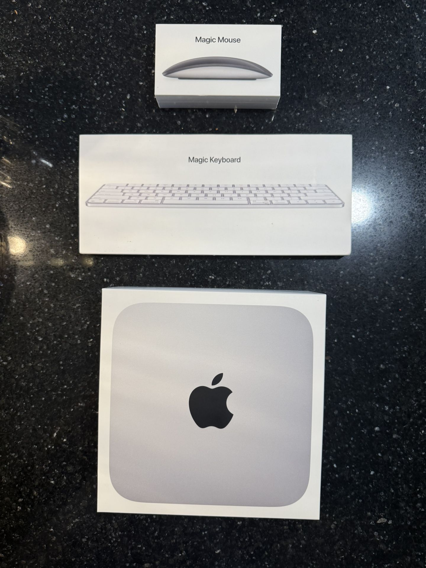 Apple Mac Mini M2 Chip/Apple Magic Mouse/Apple Magic Keyboard