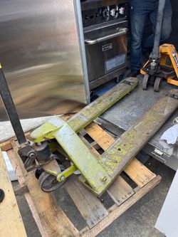 GREEN PALLET JACK