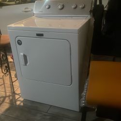Electric Dryer .. Very Clean .. Maytag All Connections Included .. Asking 200 $ Please Message If Interested.. 