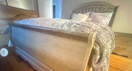Queen size bed and dresser