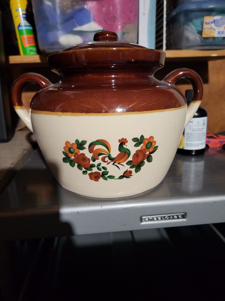 VINTAGE MCCOY POTTERY BROWN AND WHITE BEAN POT WITH FLOWERS AND ROOSTER PATTERN