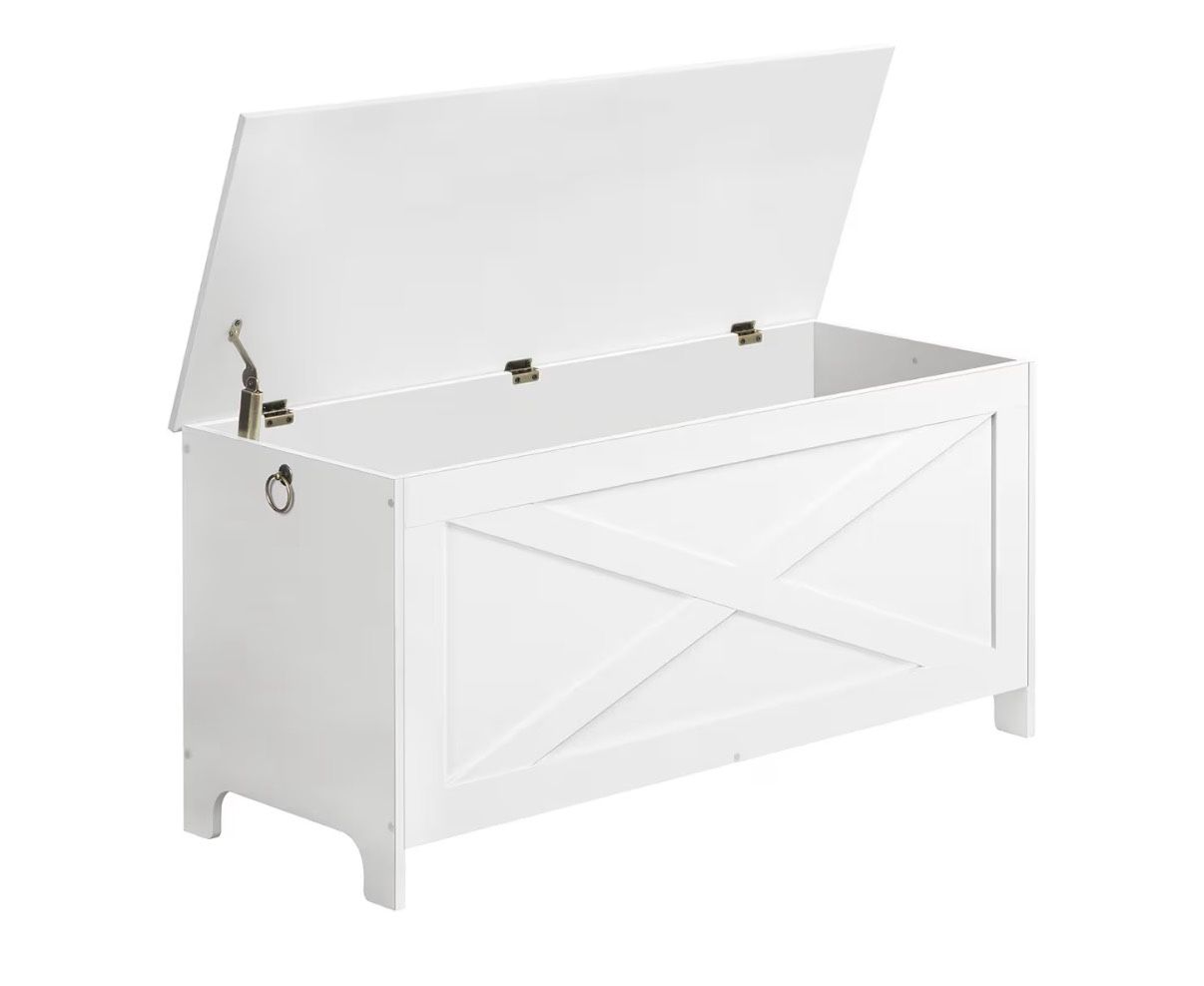Sturdy Entryway Storage Chest for Sale in Phoenix, AZ - OfferUp