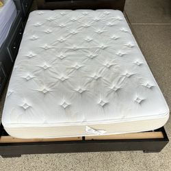 Full Sized Bed Set 